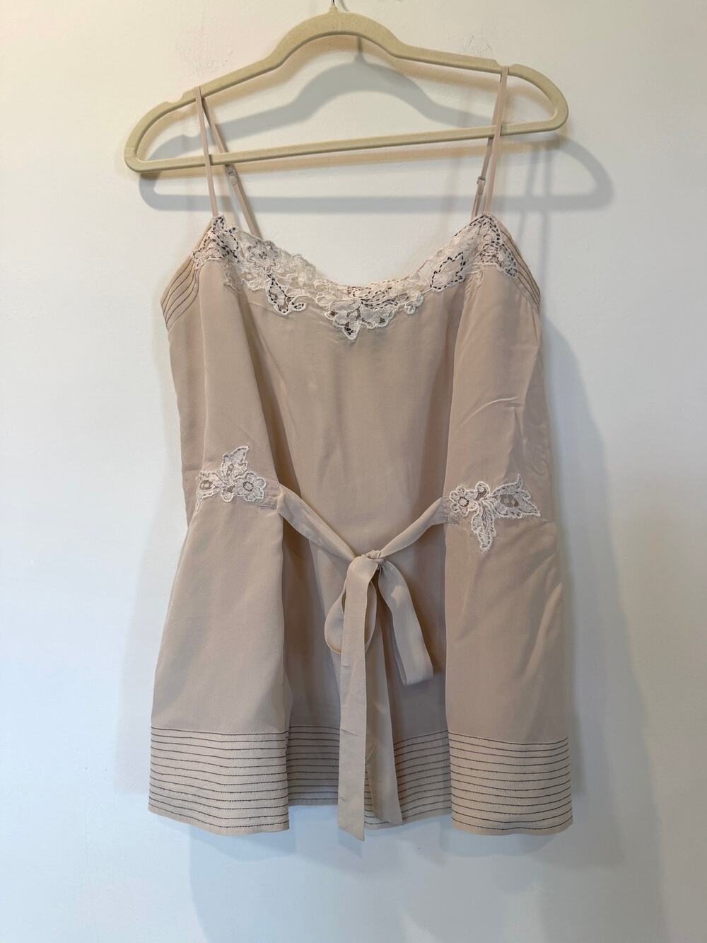 BCBG Vapor Spaghetti Strap 100% Silk Beige Tan Lace Tie Tank M Feminie Romantic